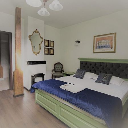 Hotel La Curtea Domneasca Piatra Neamţ Zewnętrze zdjęcie