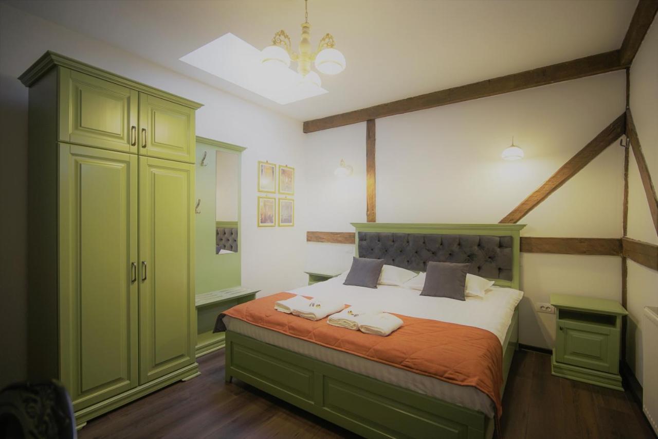 Hotel La Curtea Domneasca Piatra Neamţ Zewnętrze zdjęcie