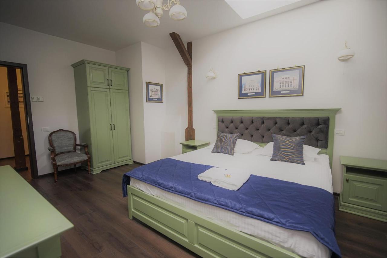 Hotel La Curtea Domneasca Piatra Neamţ Zewnętrze zdjęcie