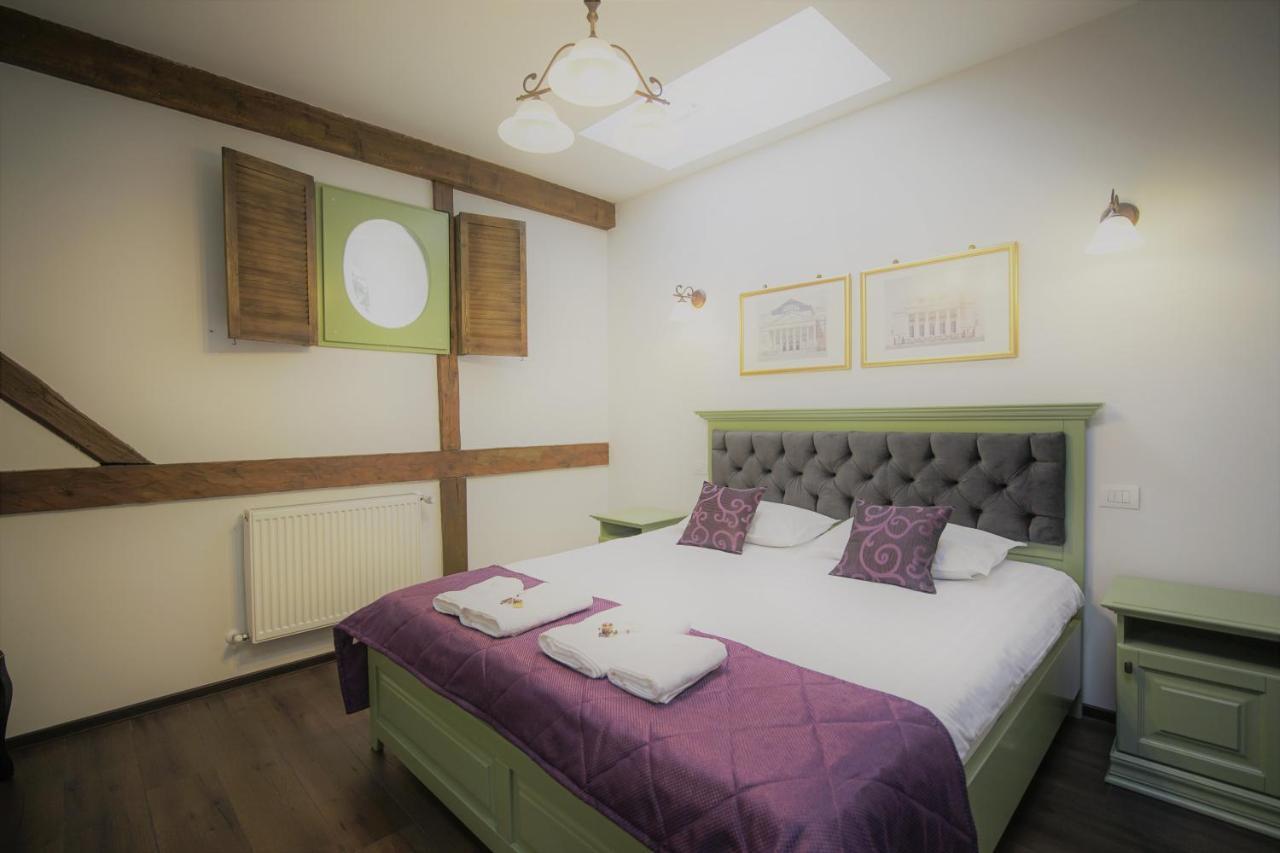 Hotel La Curtea Domneasca Piatra Neamţ Zewnętrze zdjęcie