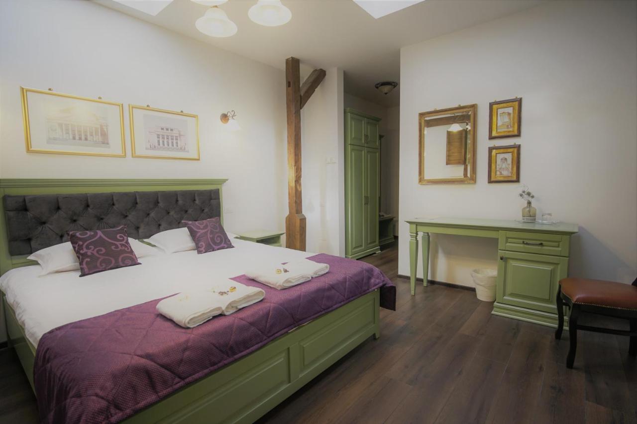 Hotel La Curtea Domneasca Piatra Neamţ Zewnętrze zdjęcie