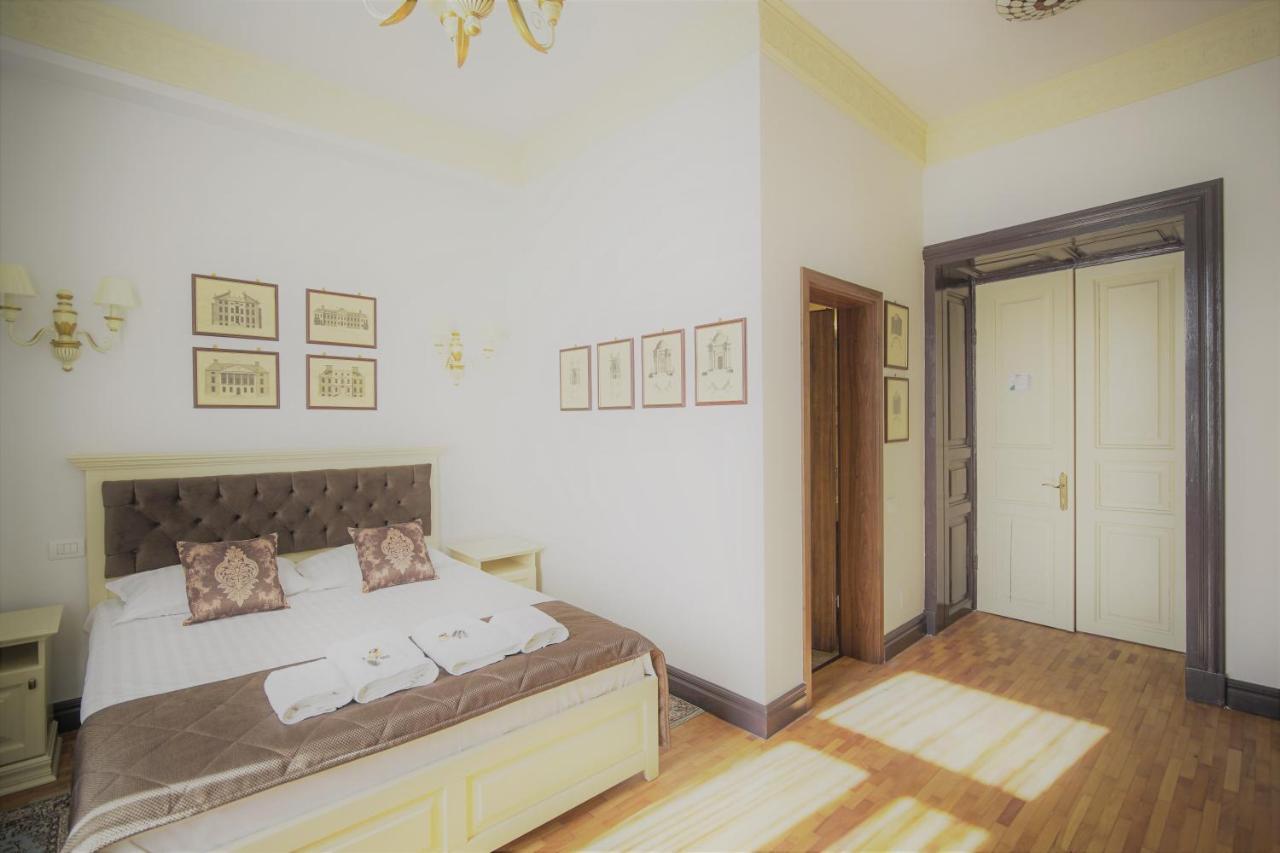 Hotel La Curtea Domneasca Piatra Neamţ Zewnętrze zdjęcie