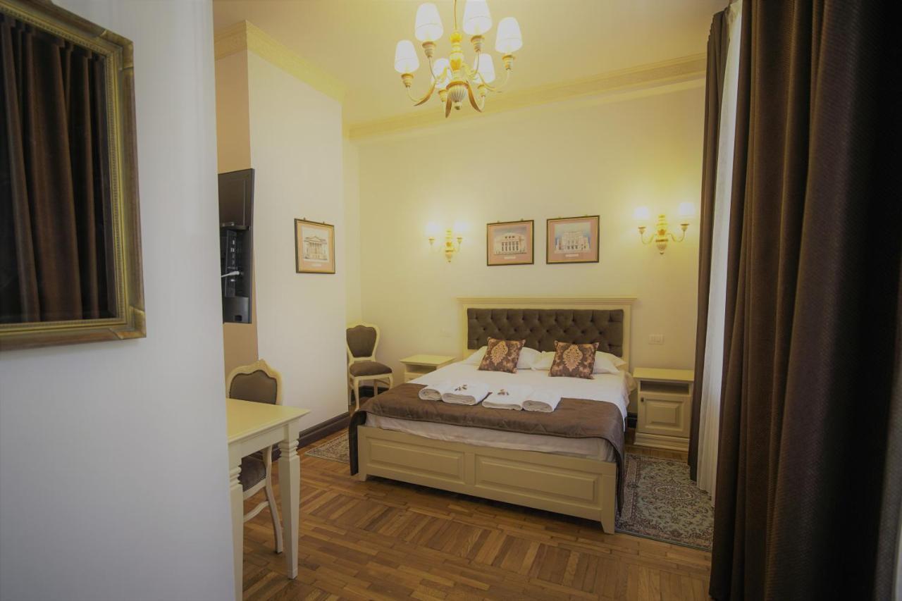 Hotel La Curtea Domneasca Piatra Neamţ Zewnętrze zdjęcie