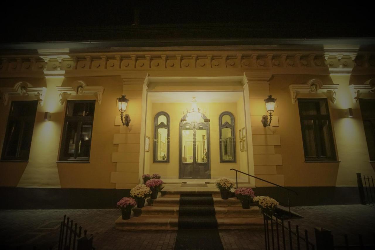 Hotel La Curtea Domneasca Piatra Neamţ Zewnętrze zdjęcie