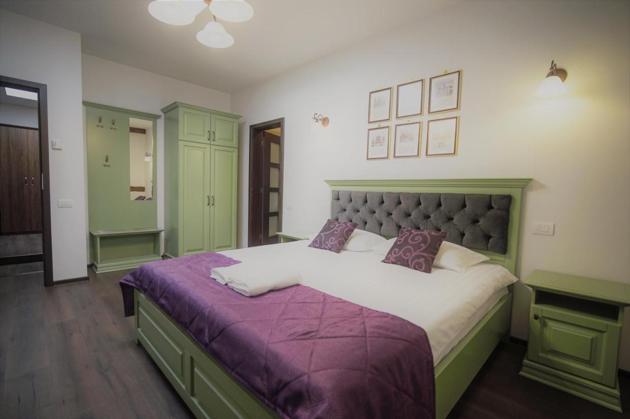 Hotel La Curtea Domneasca Piatra Neamţ Zewnętrze zdjęcie