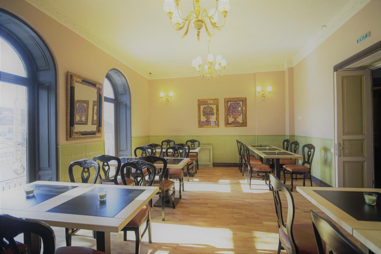 Hotel La Curtea Domneasca Piatra Neamţ Zewnętrze zdjęcie