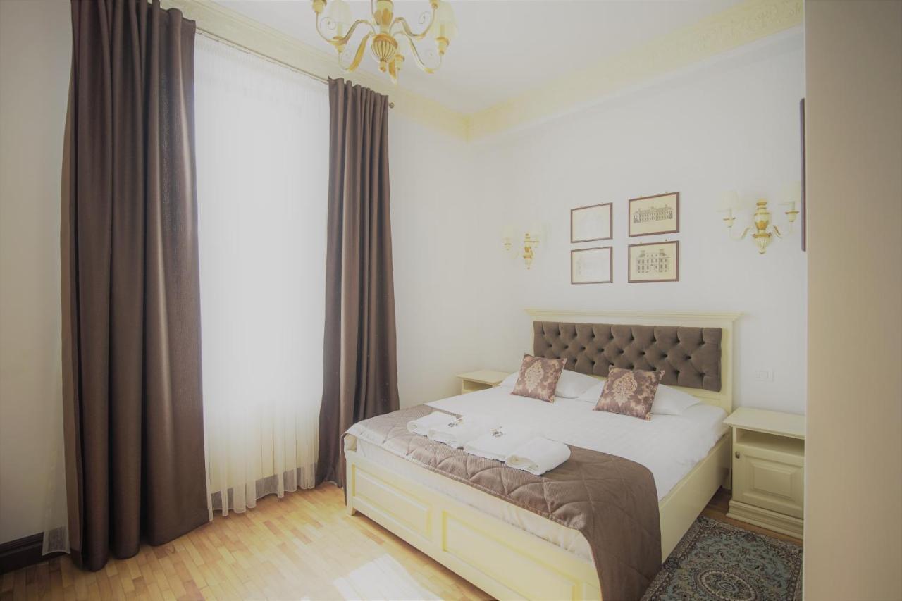 Hotel La Curtea Domneasca Piatra Neamţ Zewnętrze zdjęcie