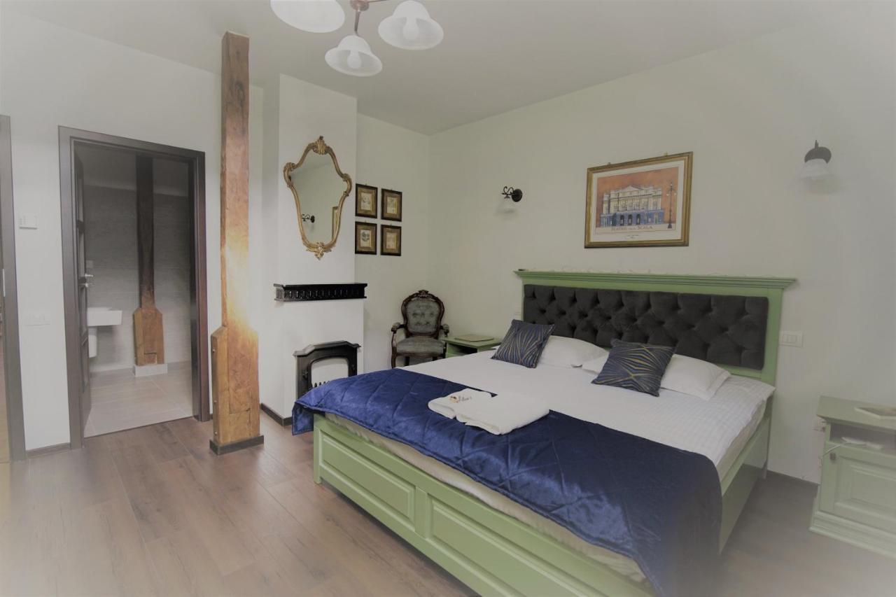 Hotel La Curtea Domneasca Piatra Neamţ Zewnętrze zdjęcie