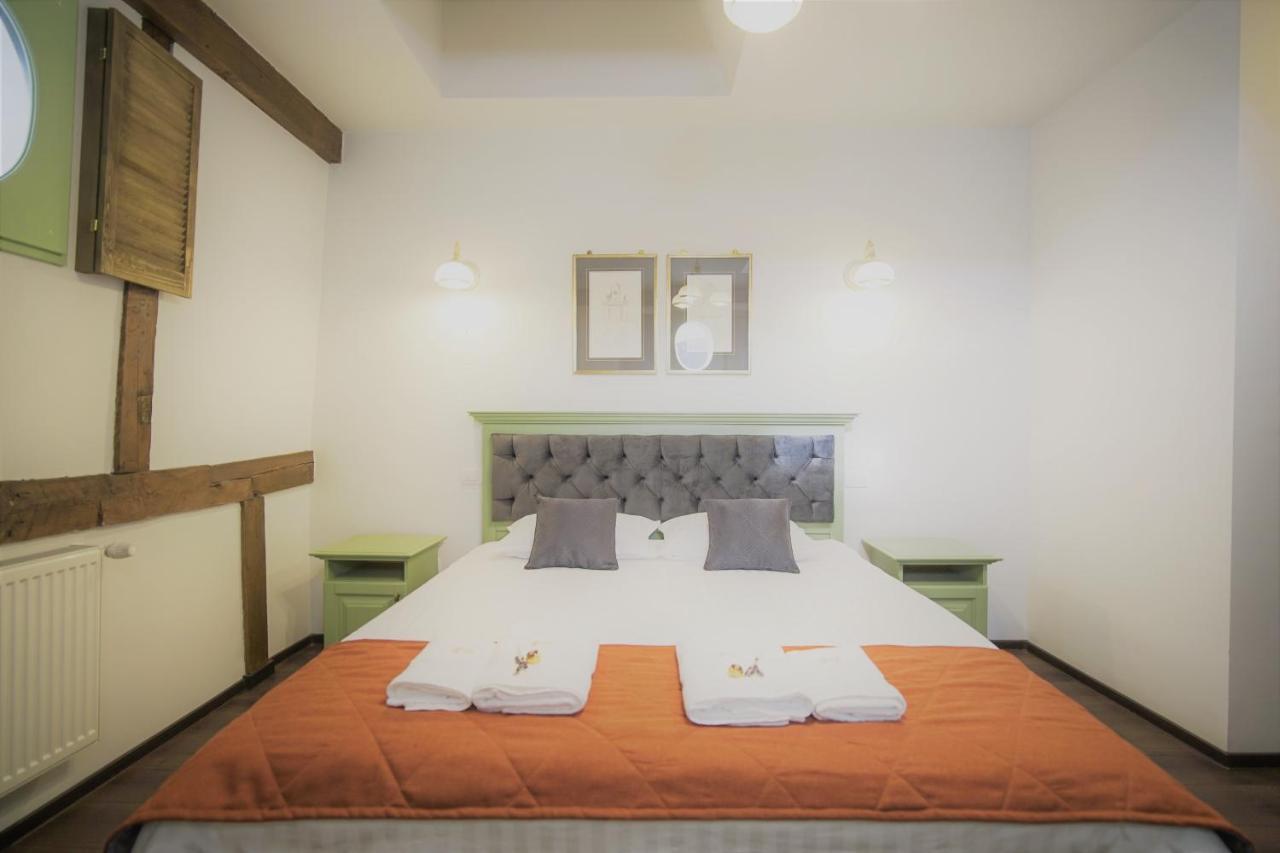 Hotel La Curtea Domneasca Piatra Neamţ Zewnętrze zdjęcie